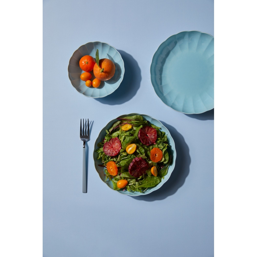 18-piece blue porcelain dinner set