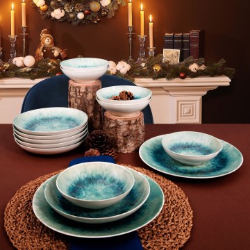 18-piece blue porcelain dinnerware set