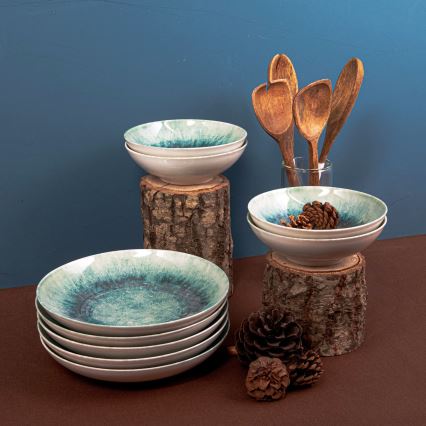 18-piece blue porcelain dinnerware set