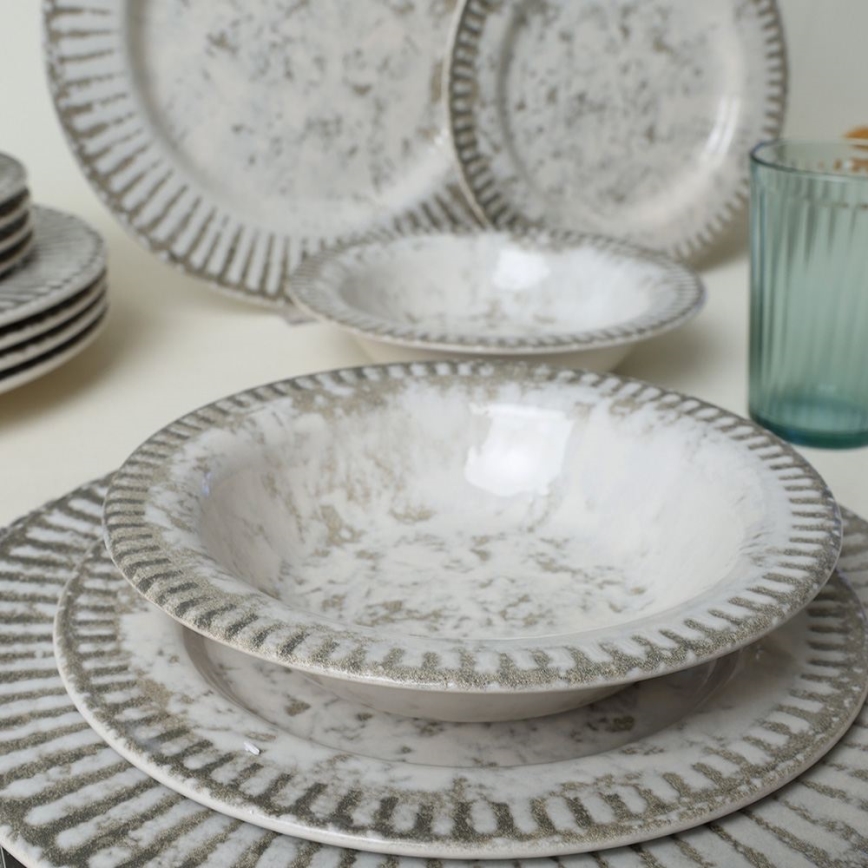 18-piece ceramic dinnerware set in gray