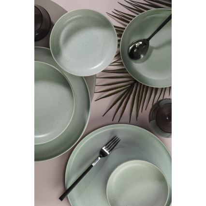 18-piece green porcelain dinner set