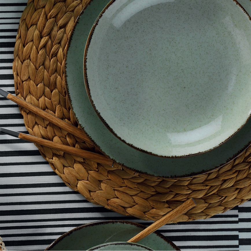 18-piece green porcelain dinner set