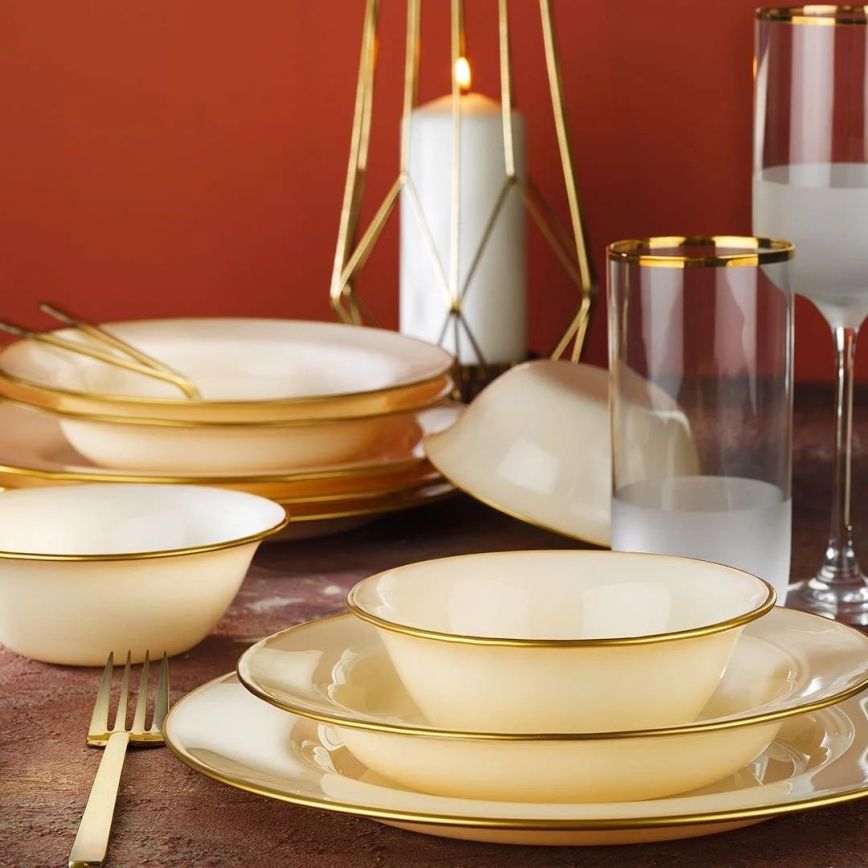 18-piece porcelain dinner set in beige with gold accents