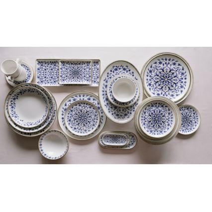 18-piece porcelain dinner set, white/blue