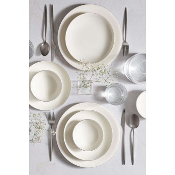 18-piece porcelain dinner set — white/silver