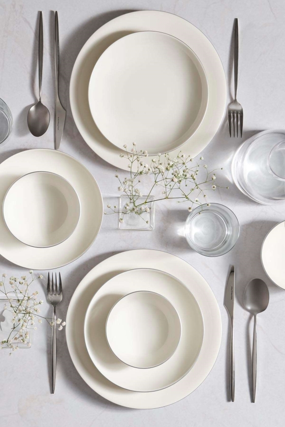 18-piece porcelain dinner set — white/silver