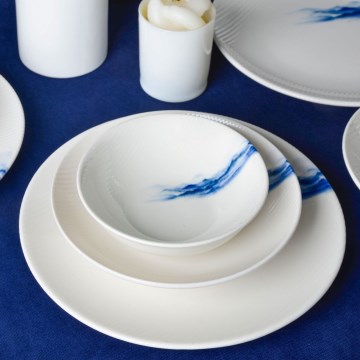 18-piece porcelain dinnerware set in white and blue