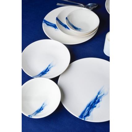 18-piece porcelain dinnerware set in white and blue