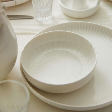 18-piece White Porcelain Dinner Set