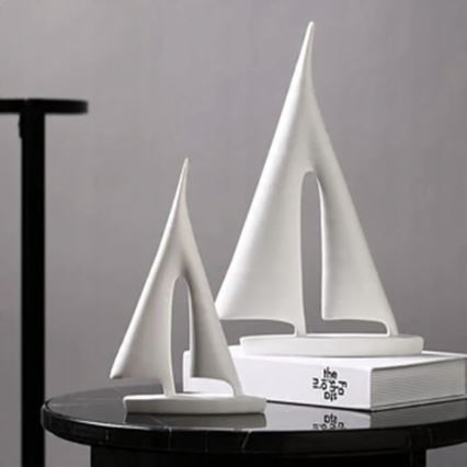 21 cm Resin Tabletop Decoration / White