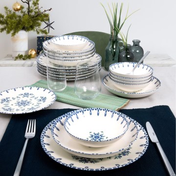 24-piece porcelain dinner set in white and blue