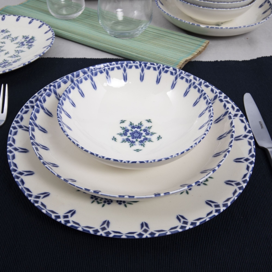24-piece porcelain dinner set in white and blue