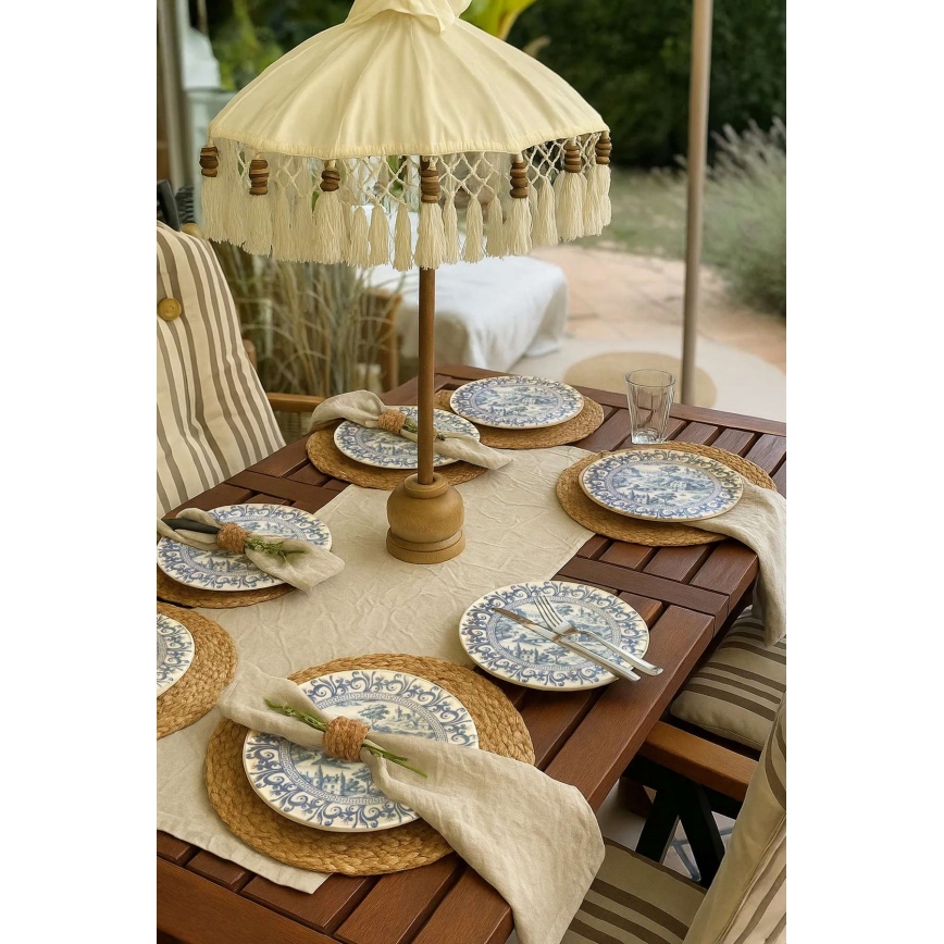 24-piece porcelain dinner set in white and blue