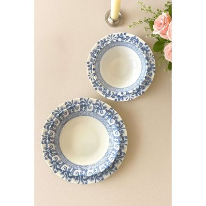 24-piece porcelain dinner set in white and blue