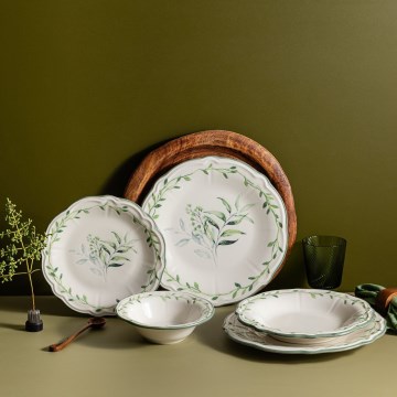 24-piece porcelain dinner set in white and green