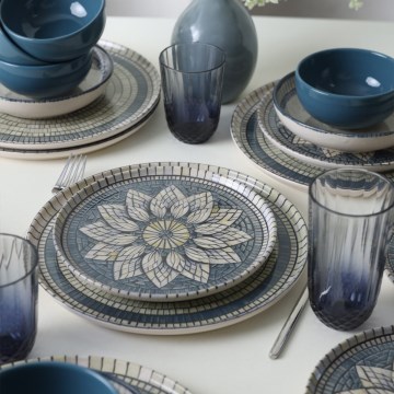 24-piece stoneware dinnerware set in blue and cream