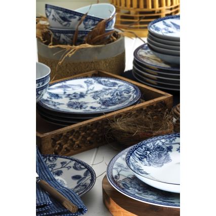 24-piece white/blue porcelain dining set