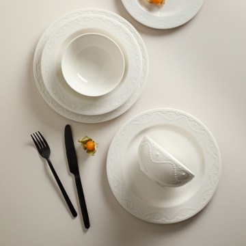 24-piece White/Porcelain Dinnerware Set