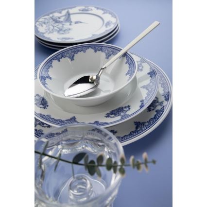 26-piece porcelain dinnerware set in white and blue