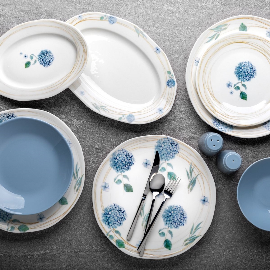 29-piece white/blue porcelain dinner set