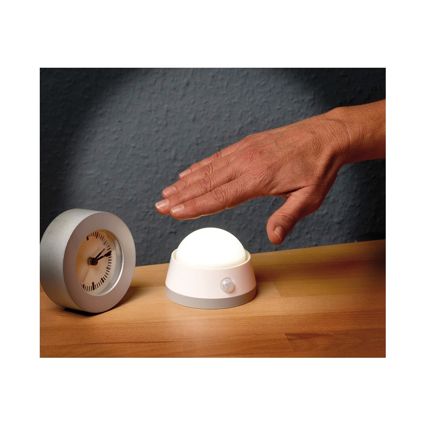 Brennenstuhl - LED Orientation light with motion sensor LED/3xAA 3000K
