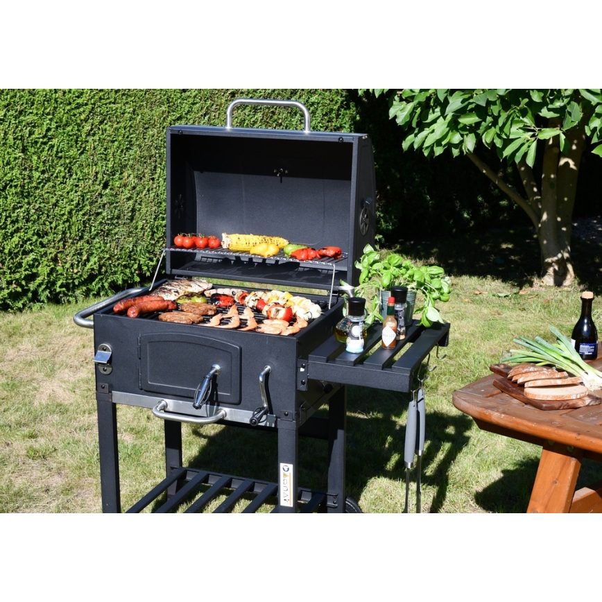 Charcoal grill black