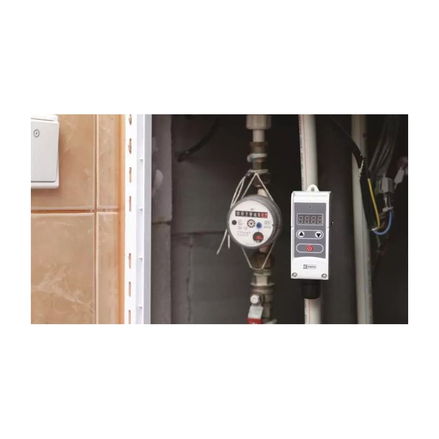 Digital surface-mounted thermostat 230V