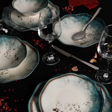 Elegant 24-piece dinnerware set in blue porcelain