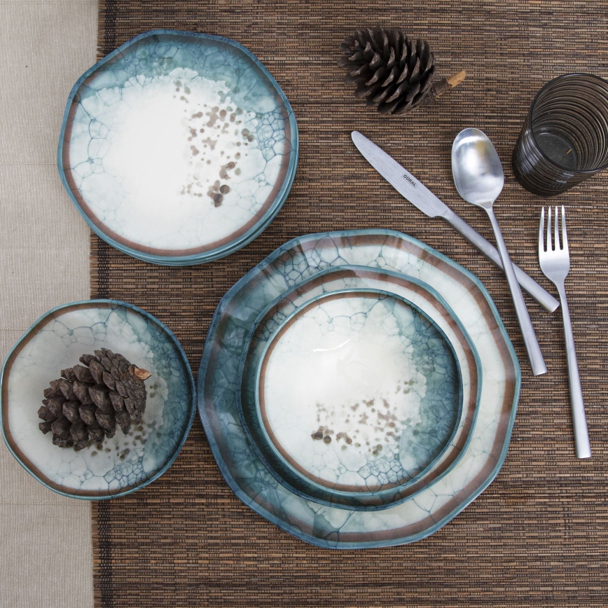 Elegant 24-piece dinnerware set in blue porcelain