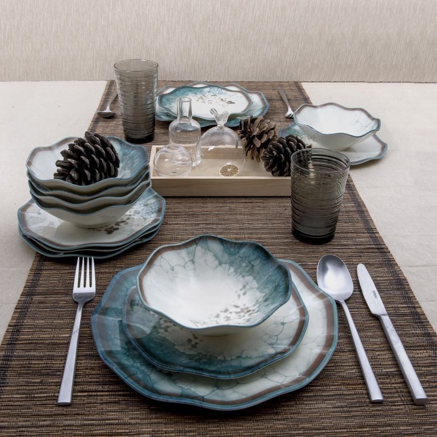 Elegant 24-piece dinnerware set in blue porcelain