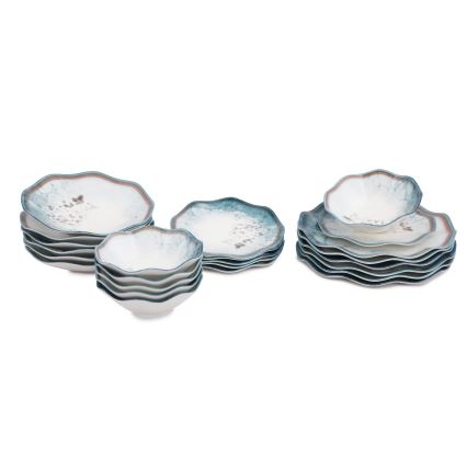 Elegant 24-piece dinnerware set in blue porcelain