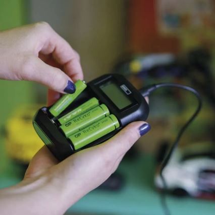 Battery charger with LCD display 4xAA/AAA 5V