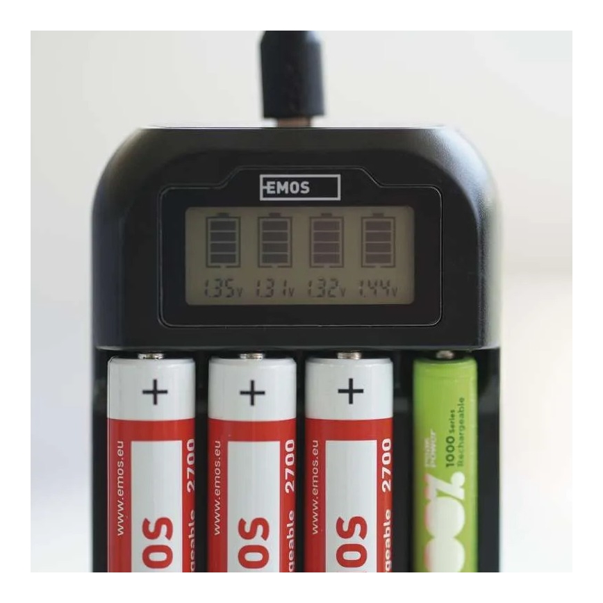 Battery charger with LCD display 4xAA/AAA 5V
