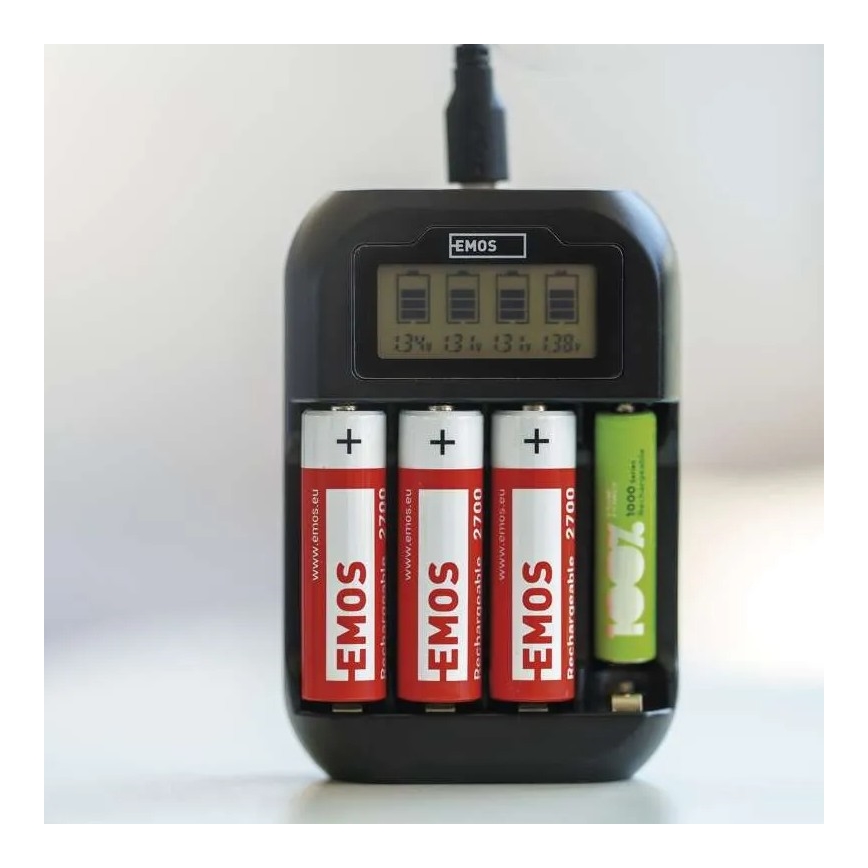 Battery charger with LCD display 4xAA/AAA 5V