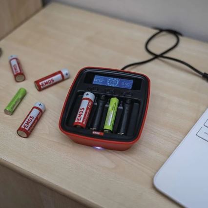 Battery charger with LCD display 4xAA/AAA 5V