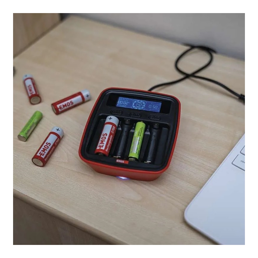 Battery charger with LCD display 4xAA/AAA 5V