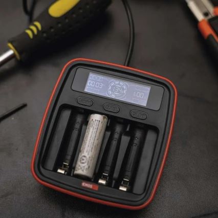 Battery charger with LCD display 4xAA/AAA 5V