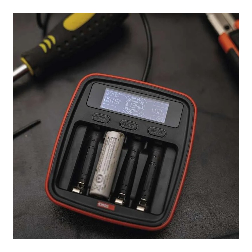 Battery charger with LCD display 4xAA/AAA 5V