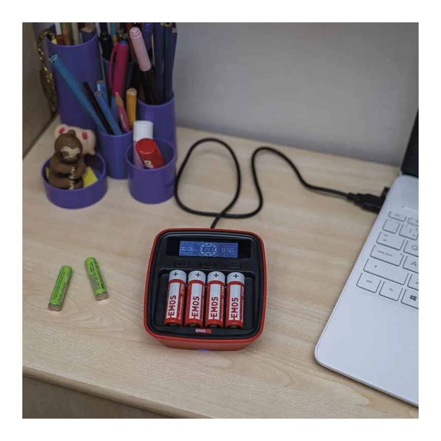 Battery charger with LCD display 4xAA/AAA 5V