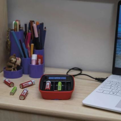 Battery charger with LCD display 4xAA/AAA 5V