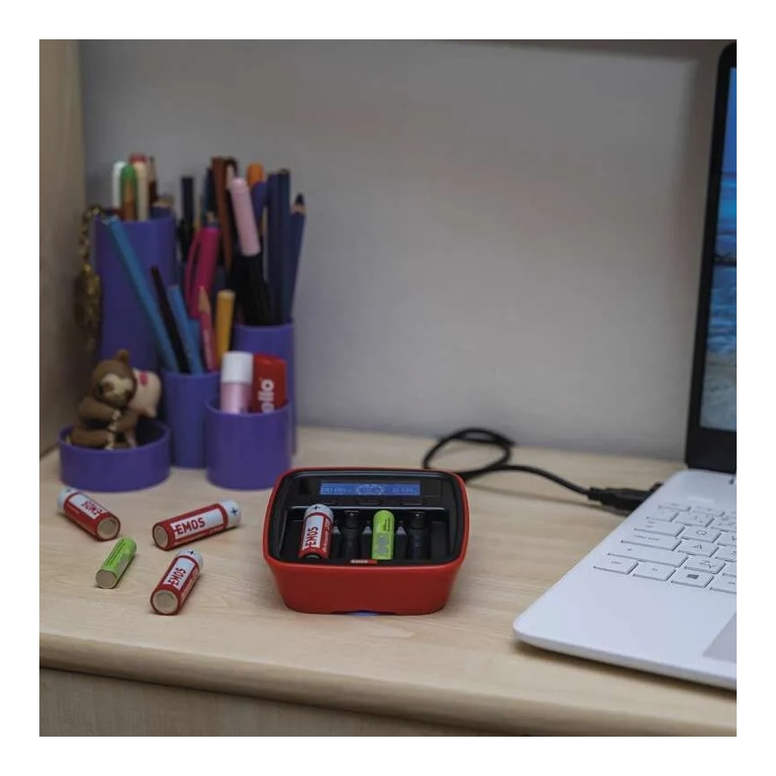 Battery charger with LCD display 4xAA/AAA 5V