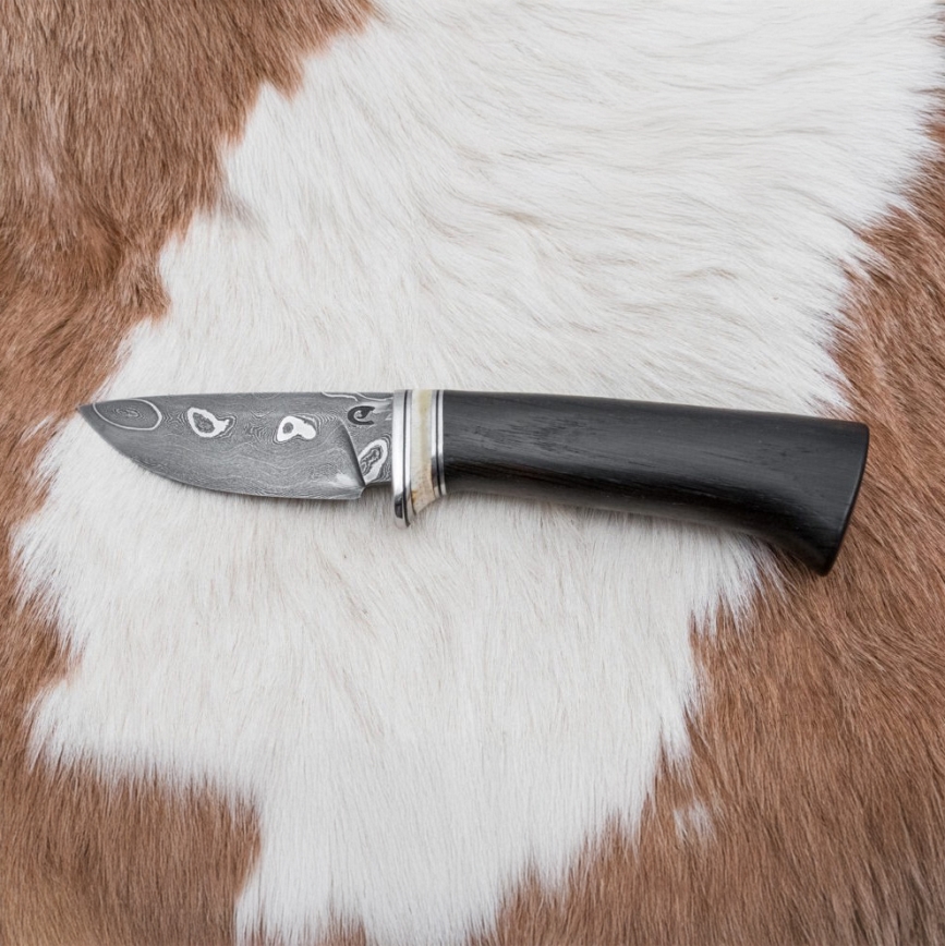 Exclusive Damascus knife 8,6 cm oak/camel bone