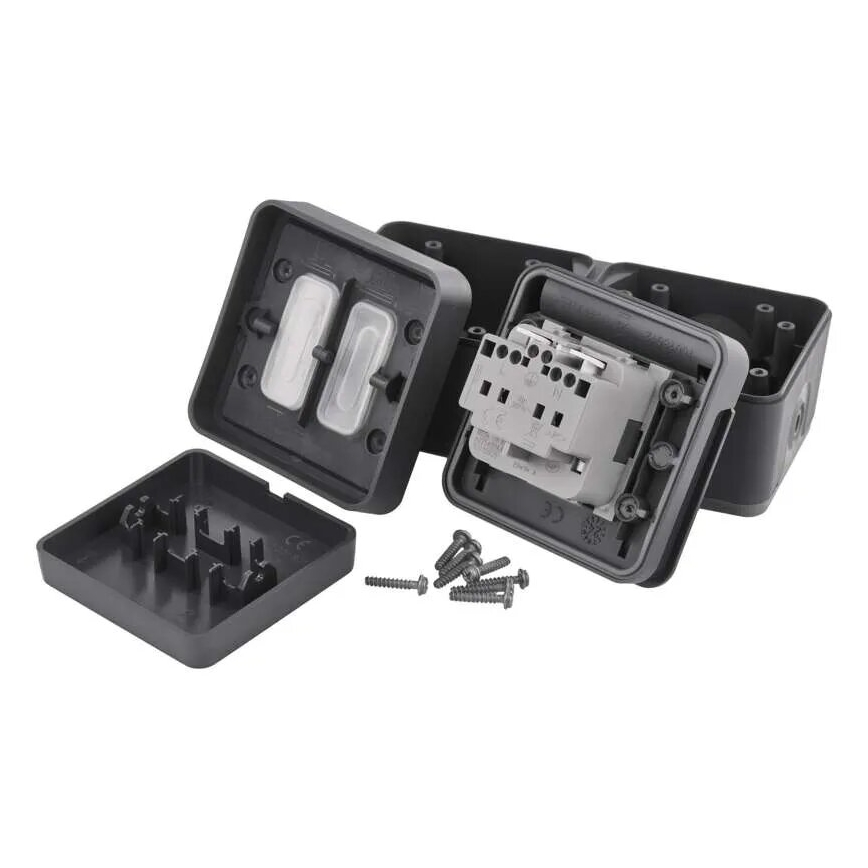 Home switch alternating with a socket 250V/16A IP55