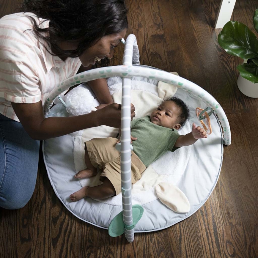 Ingenuity - Baby blanket for playing CORRIE sheep