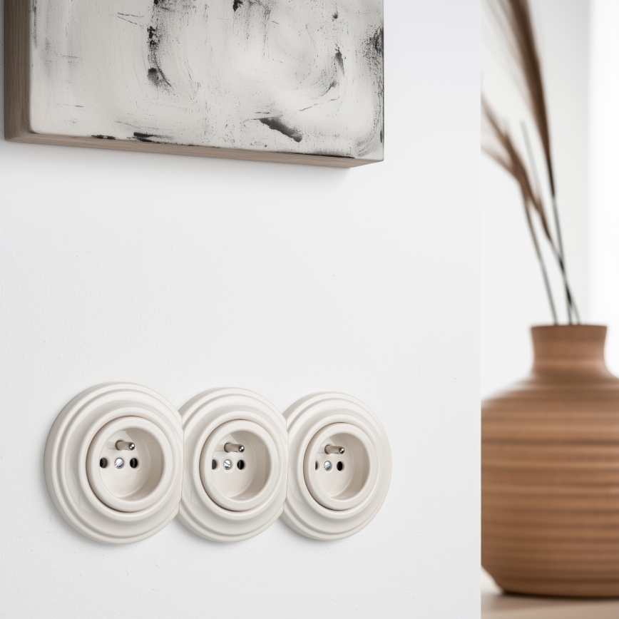 Kliklap - Triple Retro Wall Socket with Frame, 230V, Beige