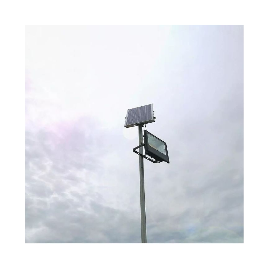 LED Dimmable solar floodlight LED/12W/3,2V 6000K IP65 + remote control