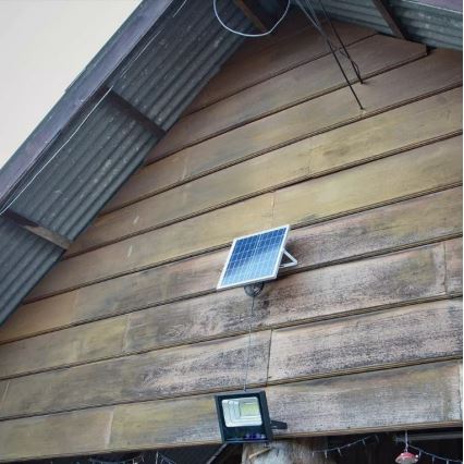 LED Dimmable solar floodlight LED/16W/3,2V 4000K IP65 + remote control