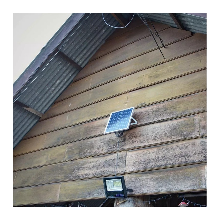 LED Dimmable solar floodlight LED/16W/3,2V 4000K IP65 + remote control