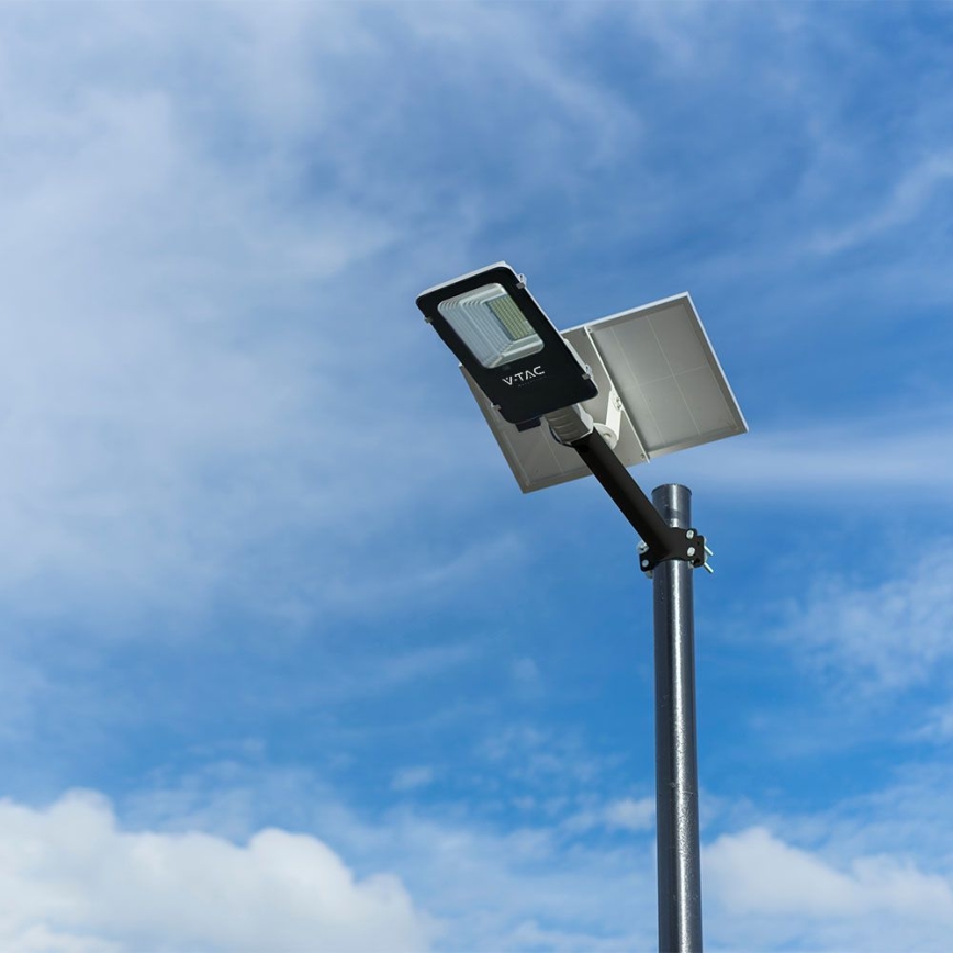 LED Dimmable hybrid solar street lamp LED/50W/230V 6500K IP65 50000 mAh + remote control