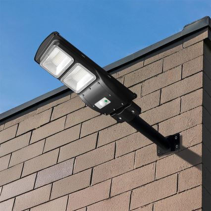 LED Dimmable solar street lamp with motion and dusk sensor LED/8W/3,2V 6000K IP65 9000 mAh black + remote control